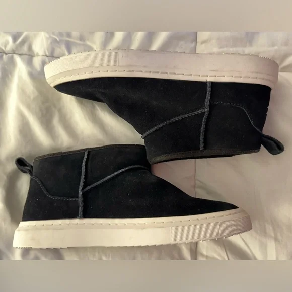 Alameda Mini Boot Uggs - Picture 3 of 8